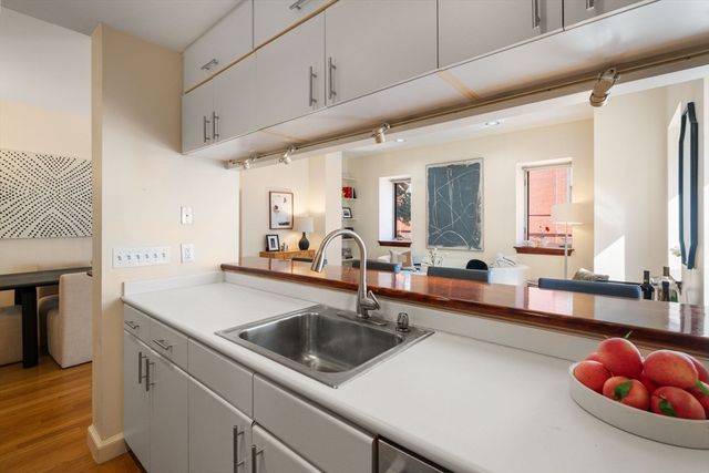 2 Clarendon St 302, Boston, MA 02116