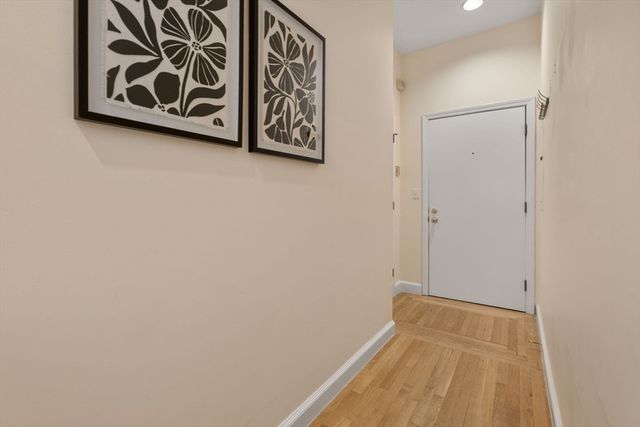2 Clarendon St 302, Boston, MA 02116