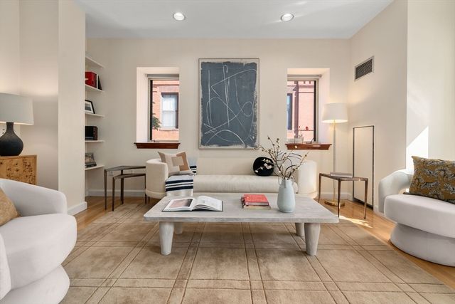 2 Clarendon St 302, Boston, MA 02116