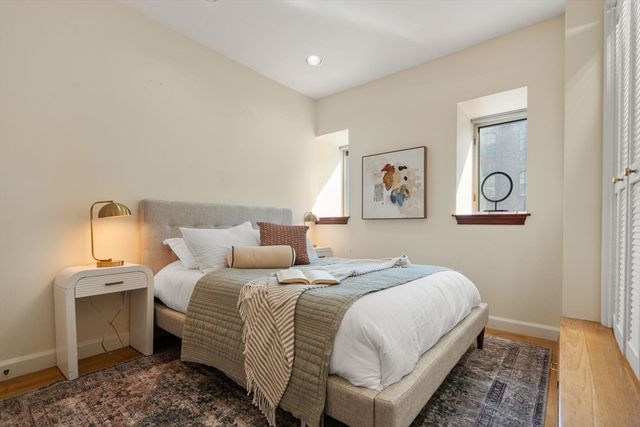 2 Clarendon St 302, Boston, MA 02116