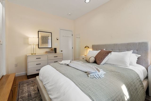 2 Clarendon St 302, Boston, MA 02116
