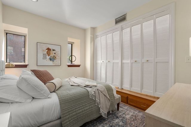 2 Clarendon St 302, Boston, MA 02116