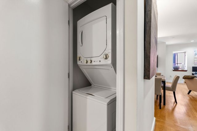 2 Clarendon St 302, Boston, MA 02116