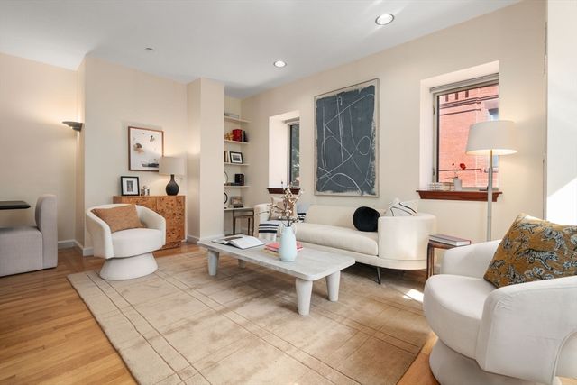 2 Clarendon St 302, Boston, MA 02116