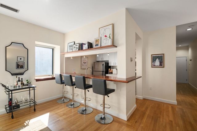 2 Clarendon St 302, Boston, MA 02116