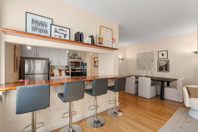 2 Clarendon St 302, Boston, MA 02116