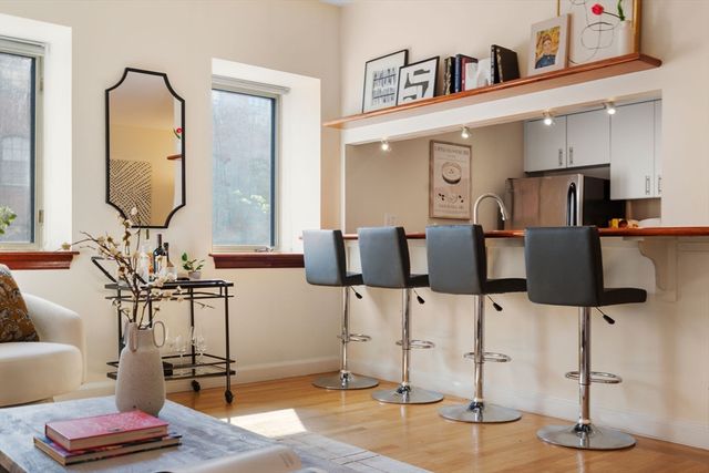 2 Clarendon St 302, Boston, MA 02116