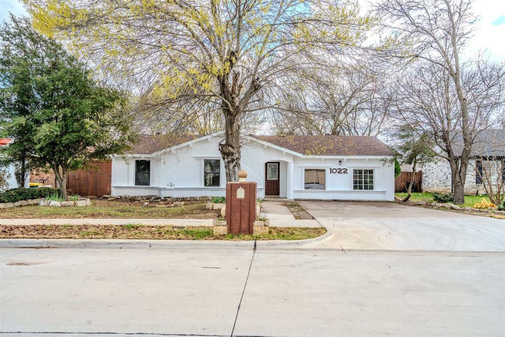 1022 Shenandoah Drive, Arlington, TX 76014