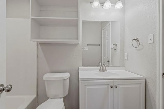 1716 Manor Garden, Greenville, TX 75401