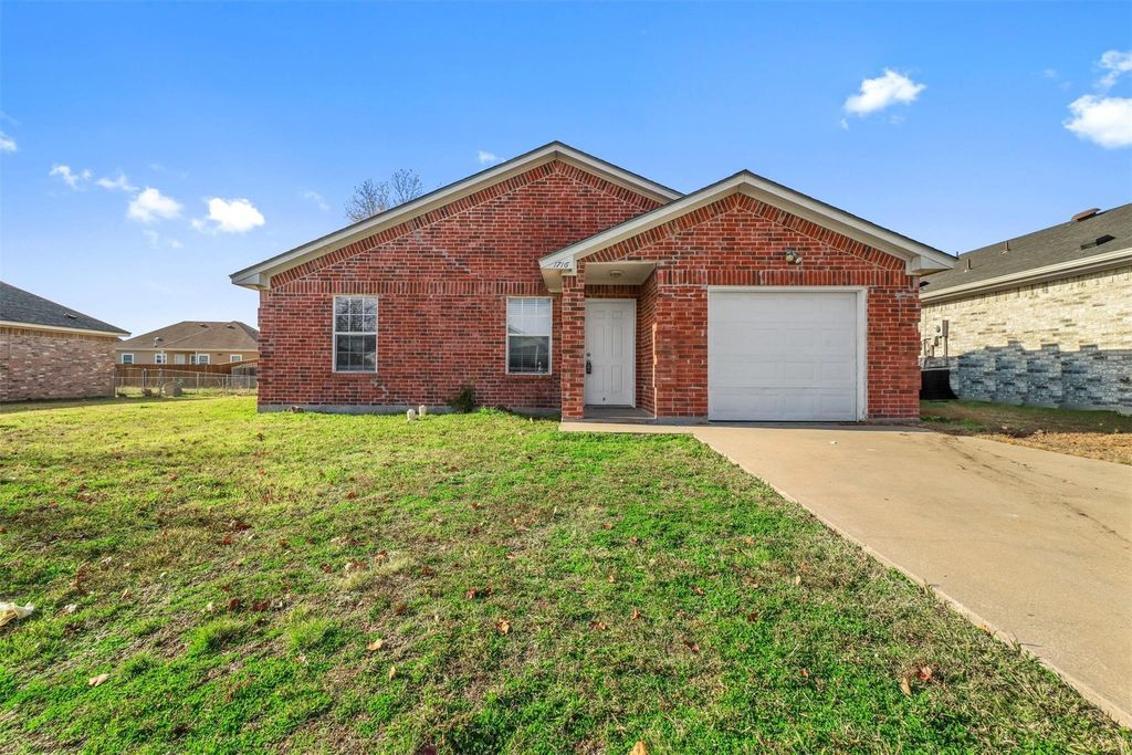 1716 Manor Garden, Greenville, TX 75401