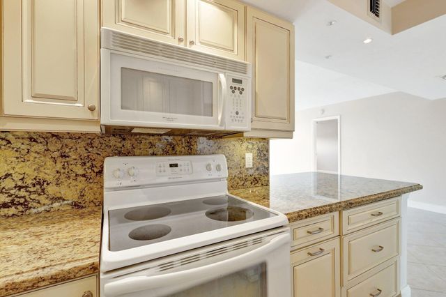 336 Golfview Road PH09, North Palm Beach, FL 33408