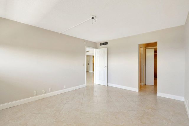 336 Golfview Road PH09, North Palm Beach, FL 33408