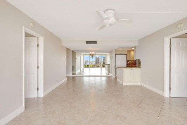 336 Golfview Road PH09, North Palm Beach, FL 33408
