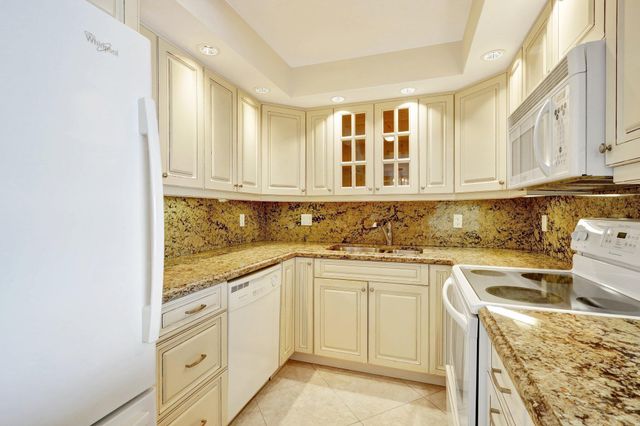 336 Golfview Road PH09, North Palm Beach, FL 33408