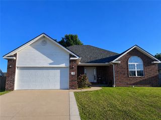 887 Palisades Avenue, Springdale, AR 72764