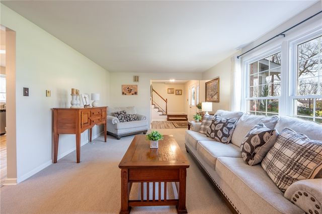 1106 Scenic Dr, Unity Twp, PA 15601