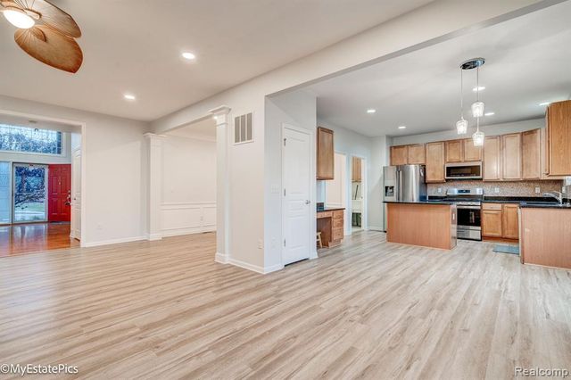 45101 Bartlett Drive, Novi, MI 48377