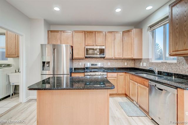 45101 Bartlett Drive, Novi, MI 48377