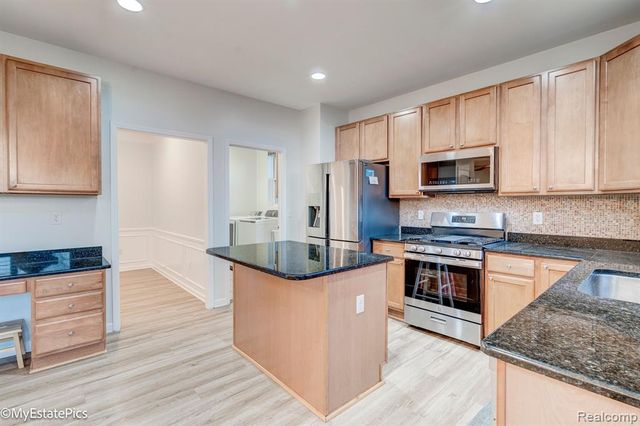 45101 Bartlett Drive, Novi, MI 48377