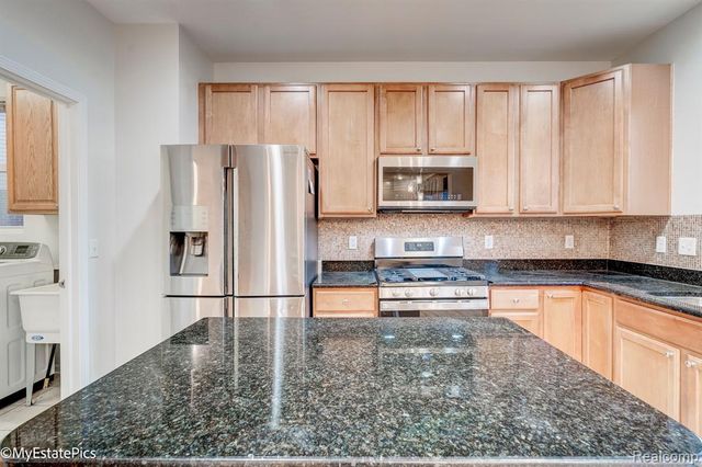 45101 Bartlett Drive, Novi, MI 48377