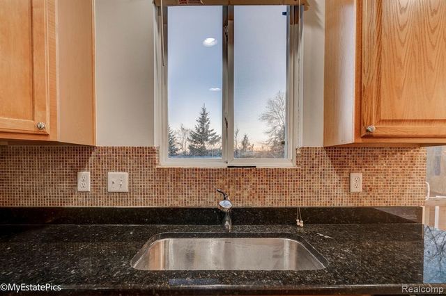 45101 Bartlett Drive, Novi, MI 48377