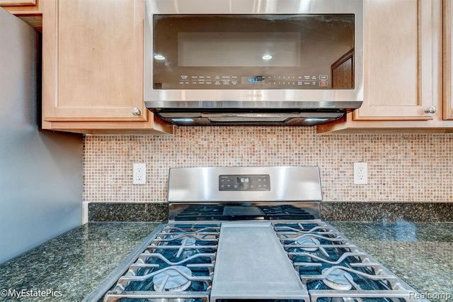 45101 Bartlett Drive, Novi, MI 48377
