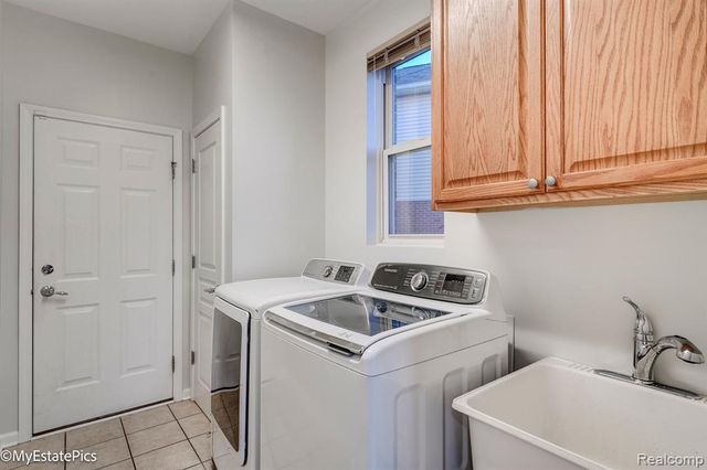 45101 Bartlett Drive, Novi, MI 48377