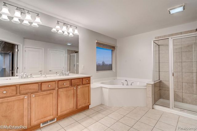 45101 Bartlett Drive, Novi, MI 48377