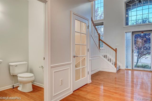 45101 Bartlett Drive, Novi, MI 48377