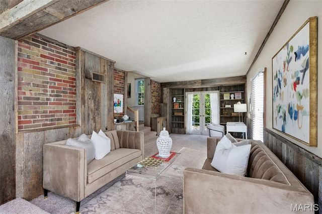 9 Berry Wood Drive, Glendale, MO 63122