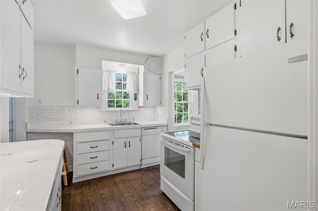 9 Berry Wood Drive, Glendale, MO 63122
