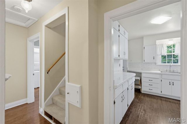 9 Berry Wood Drive, Glendale, MO 63122