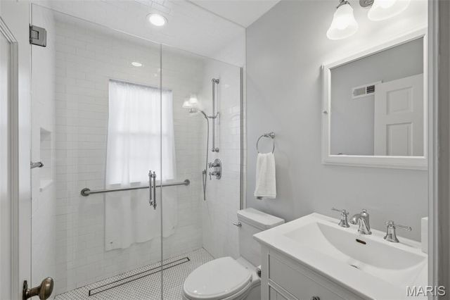 9 Berry Wood Drive, Glendale, MO 63122