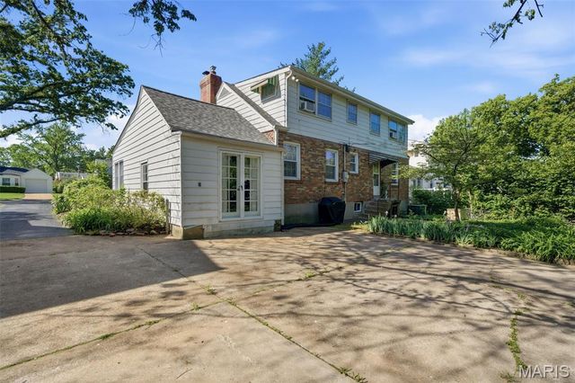 9 Berry Wood Drive, Glendale, MO 63122