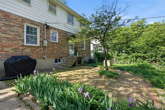 9 Berry Wood Drive, Glendale, MO 63122