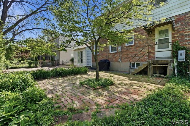 9 Berry Wood Drive, Glendale, MO 63122