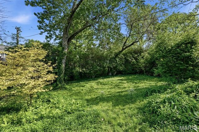 9 Berry Wood Drive, Glendale, MO 63122
