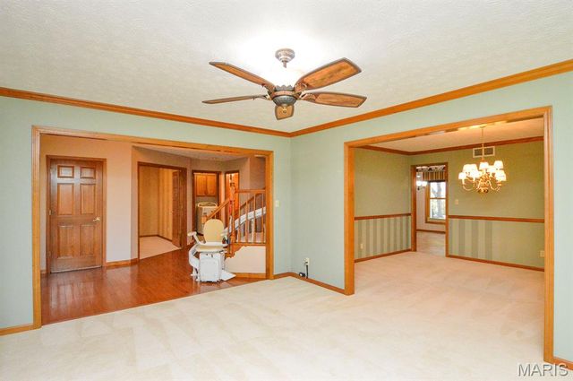 800 Springwood Drive, Belleville, IL 62220