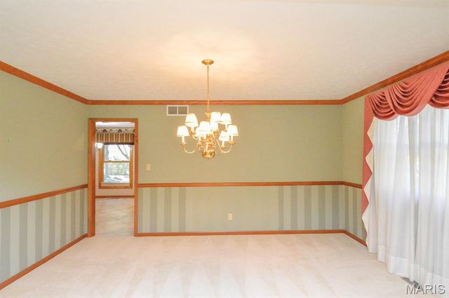 800 Springwood Drive, Belleville, IL 62220