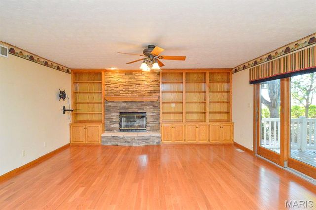 800 Springwood Drive, Belleville, IL 62220