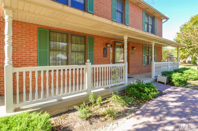 800 Springwood Drive, Belleville, IL 62220