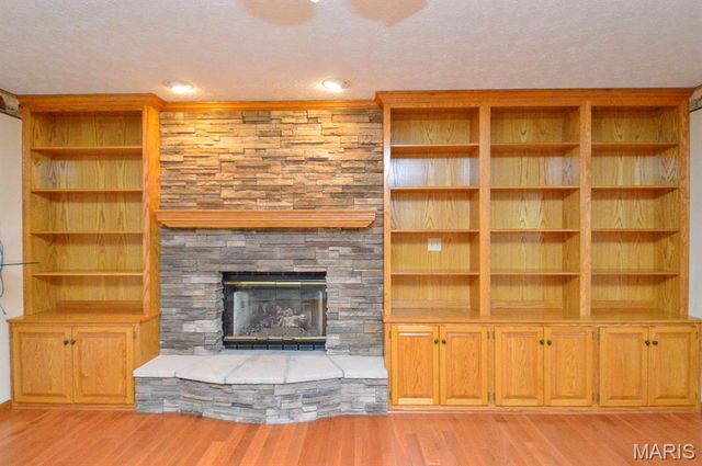 800 Springwood Drive, Belleville, IL 62220