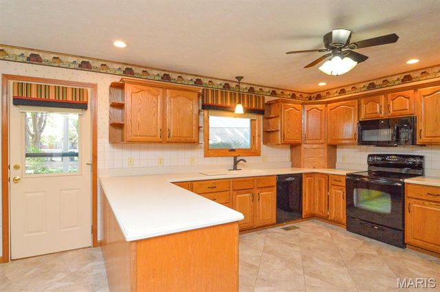 800 Springwood Drive, Belleville, IL 62220