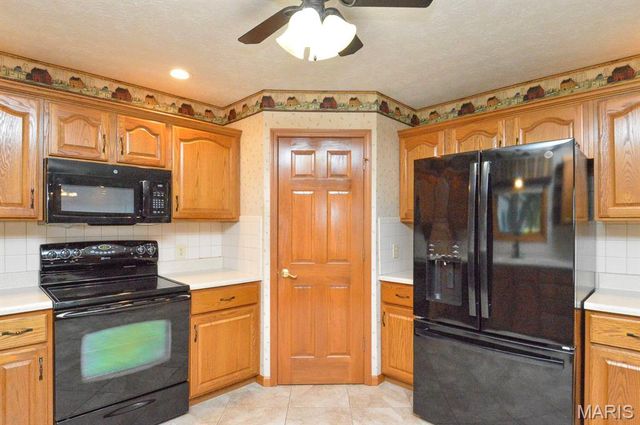 800 Springwood Drive, Belleville, IL 62220