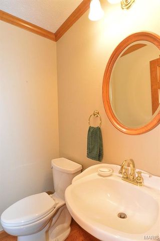 800 Springwood Drive, Belleville, IL 62220