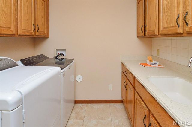 800 Springwood Drive, Belleville, IL 62220