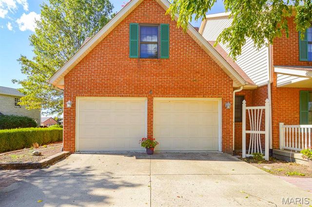 800 Springwood Drive, Belleville, IL 62220