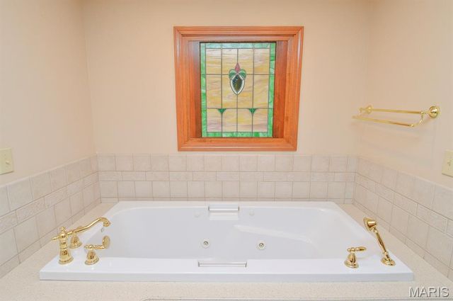 800 Springwood Drive, Belleville, IL 62220