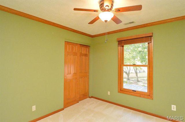 800 Springwood Drive, Belleville, IL 62220