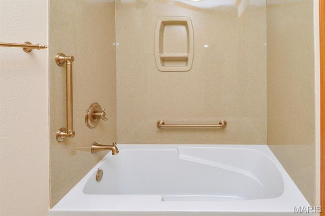 800 Springwood Drive, Belleville, IL 62220